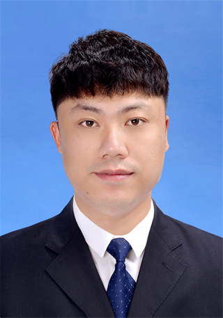 何新亮 黑河市弘发房地产开发有限公司董事长