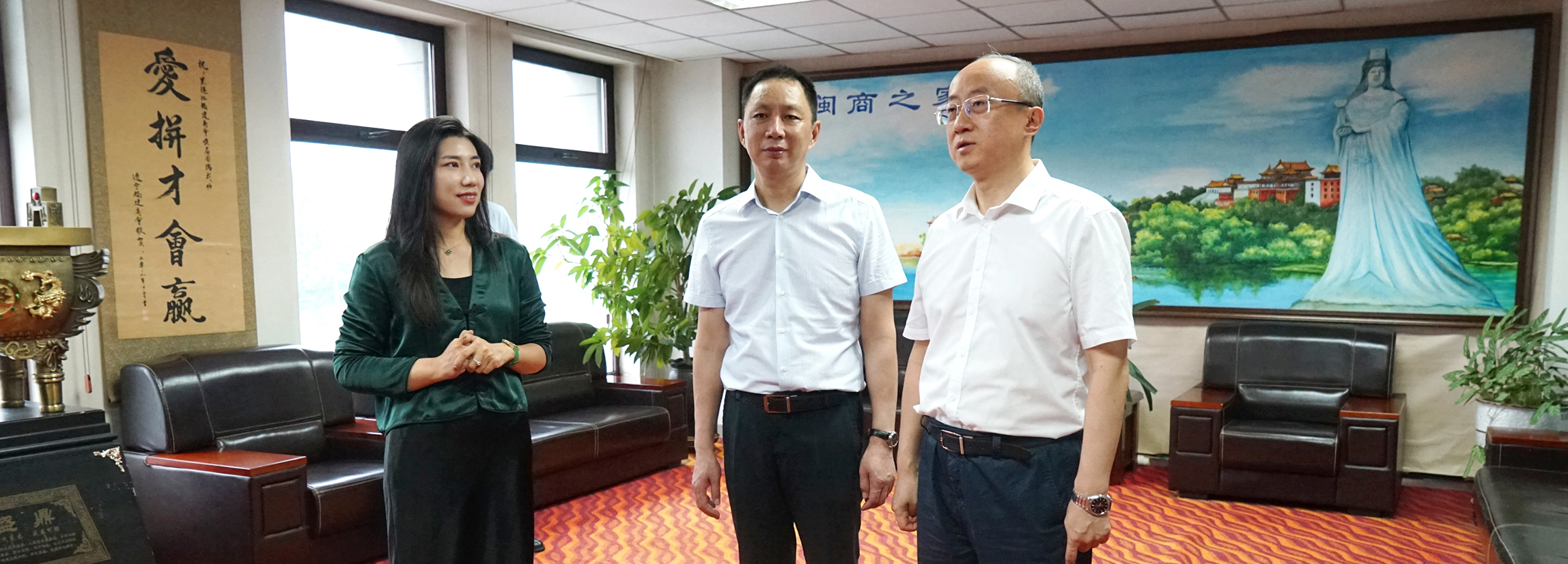 黑龙江省检察院党组副书记、常务副检察长杜学毅深入商会及会长企业调研